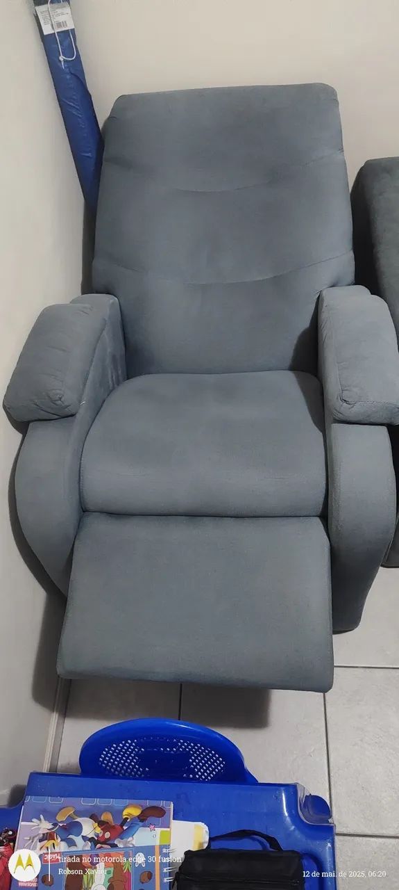 Poltrona reclinável confortável Suede Cinza - Foto 2