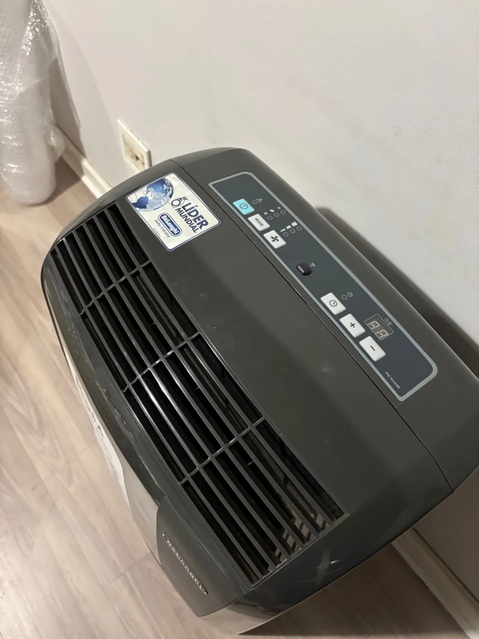 Ar Condicionado Portátil DeLonghi - PAC N93