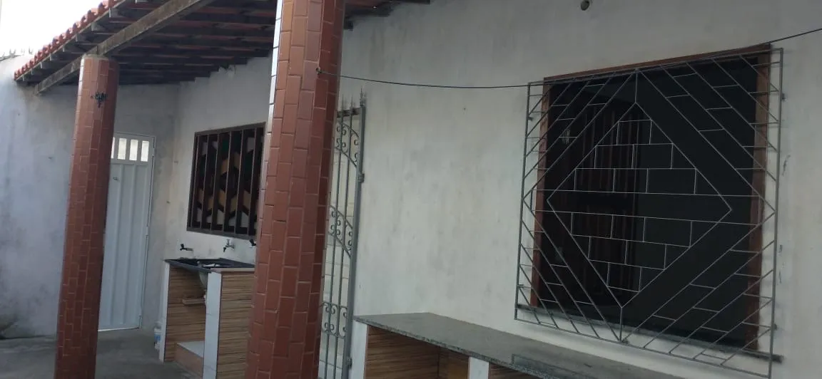 Alugo casa