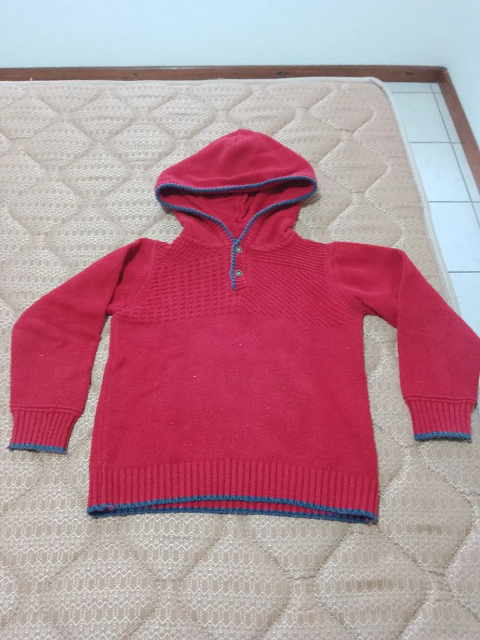 Casaco de Malha Infantil Vermelho com Capuz