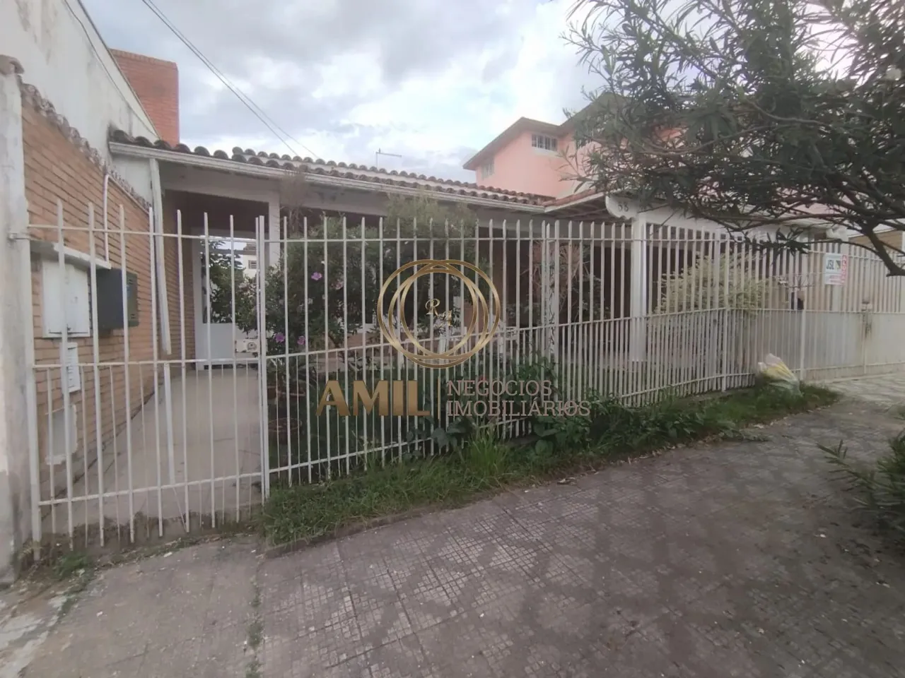 LJR Casa para locação na Vila São João, Caçapava-SP: 5 quartos, 3 suítes, 2 salas, 5 banhe