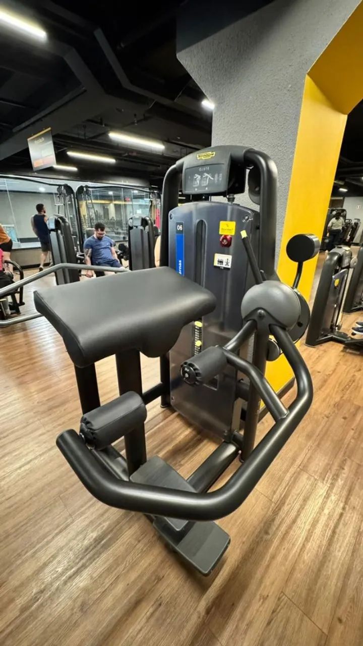 Glúteo Máquina - Technogym - Foto 3