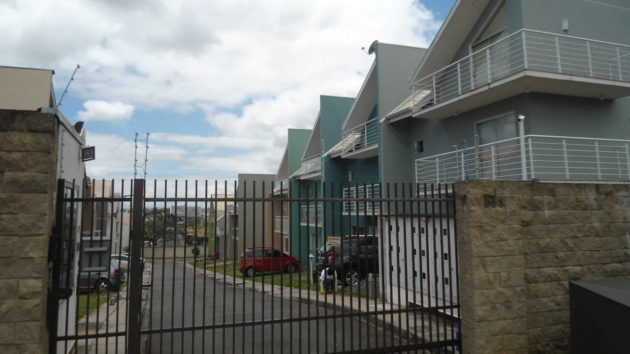 Sobrado em condomínio fechado com 160m² no Atuba - Curitiba - PR.