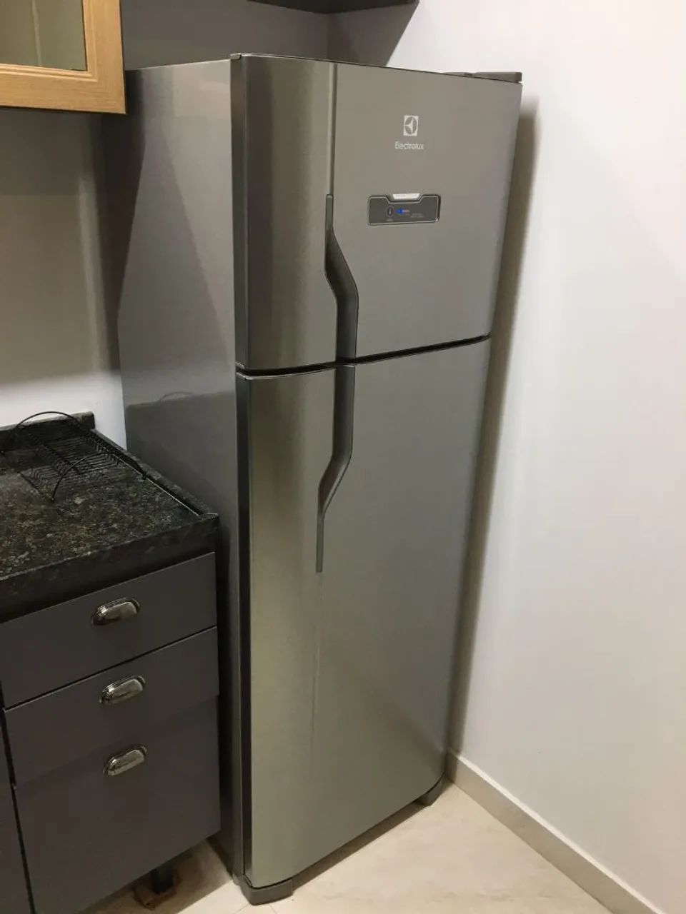 Geladeira Electrolux Frost Free 310L Duplex Cor Inox semi nova