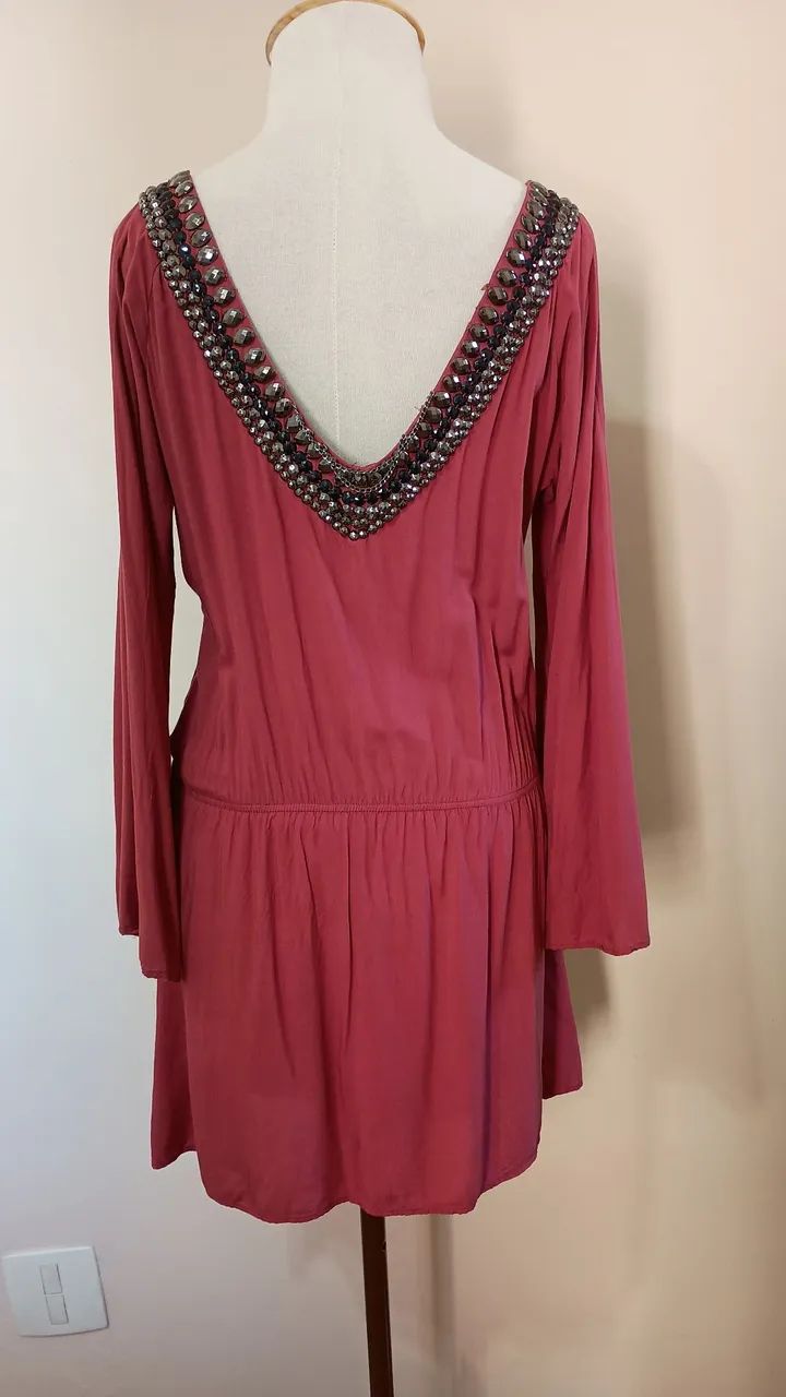 Vestido curto bordado feito em viscose - Foto 4