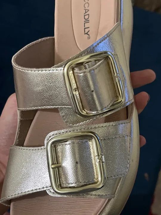 Sandália dourada feminina - Foto 4