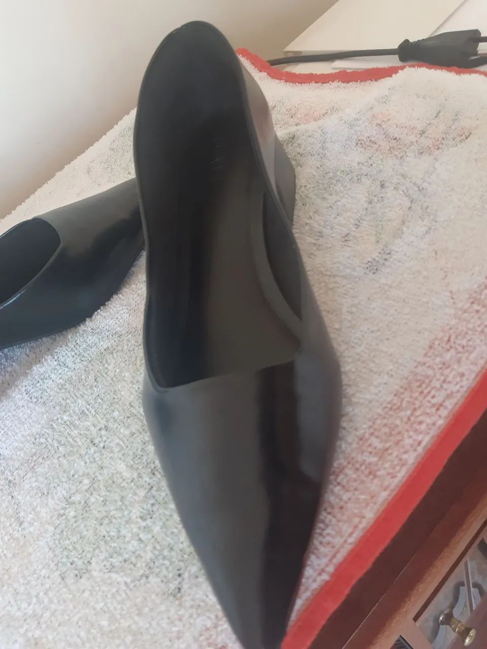 Sapatos de Salto Preto Clássicos - Foto 3