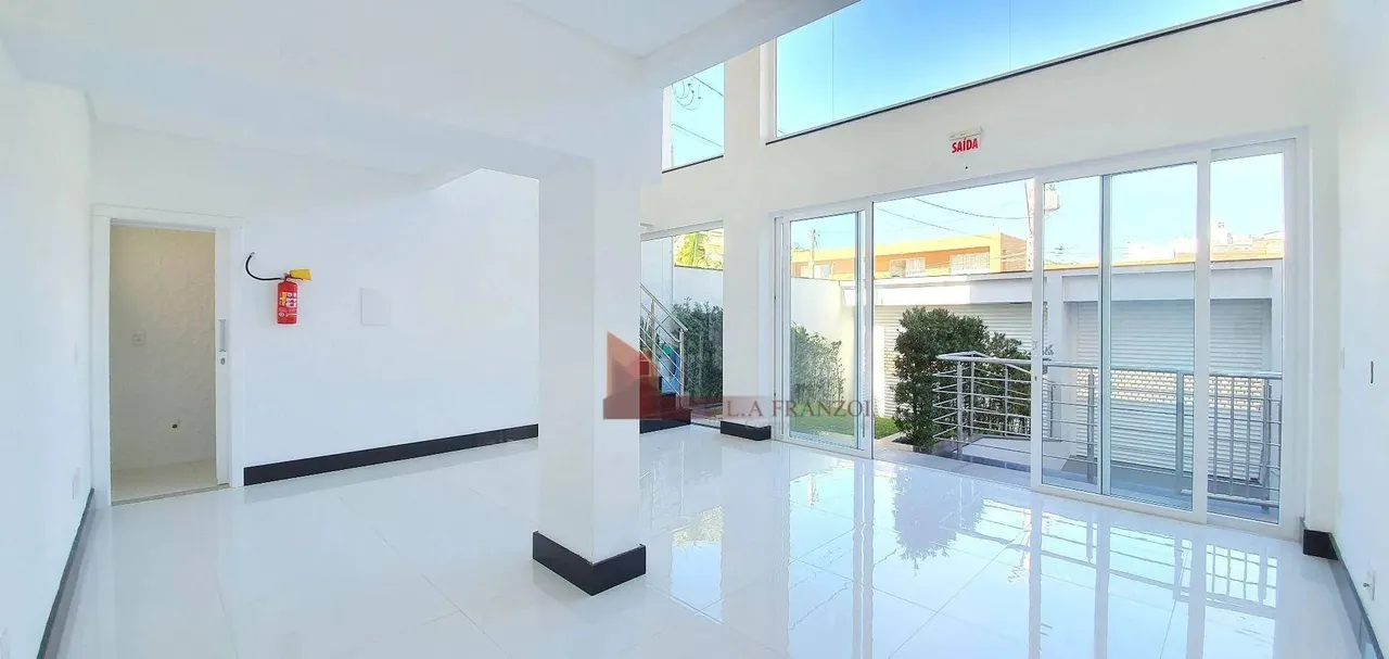 LOCAÇÃO: Sala comercial, semi MOBILIADA, Praia Brava, Itajaí/SC!