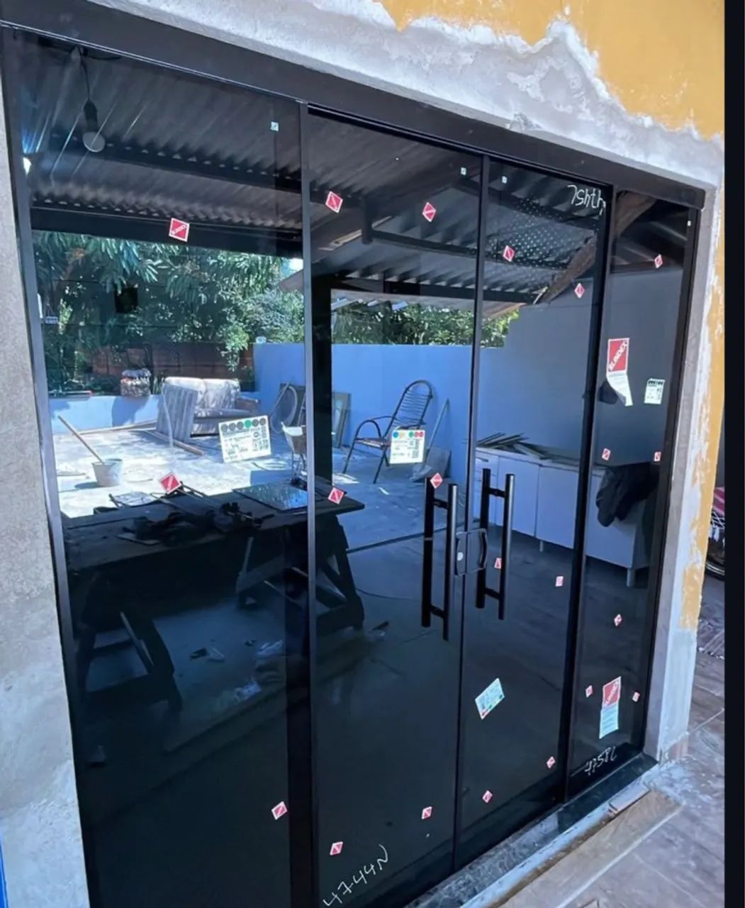 Porta de Vidro Temperado Elegante e Moderna