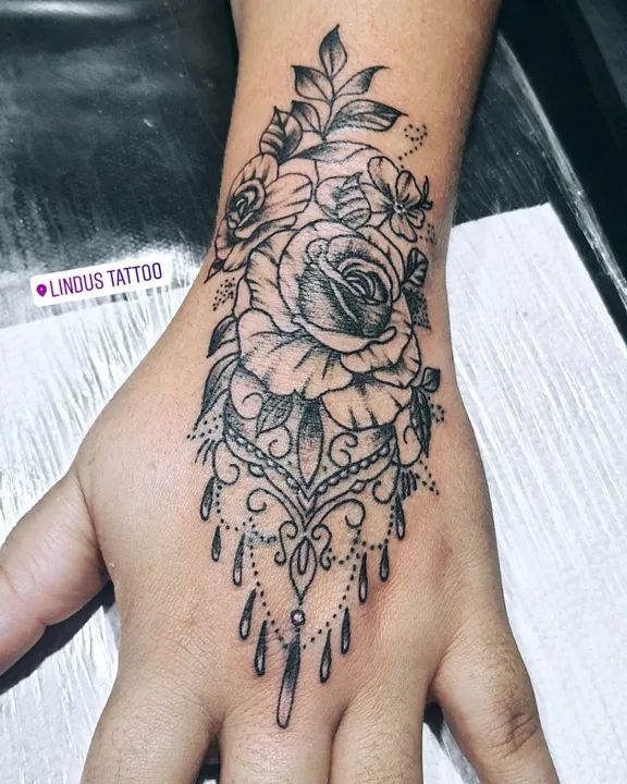 Tatuagens e aplicações de piercings em geral!