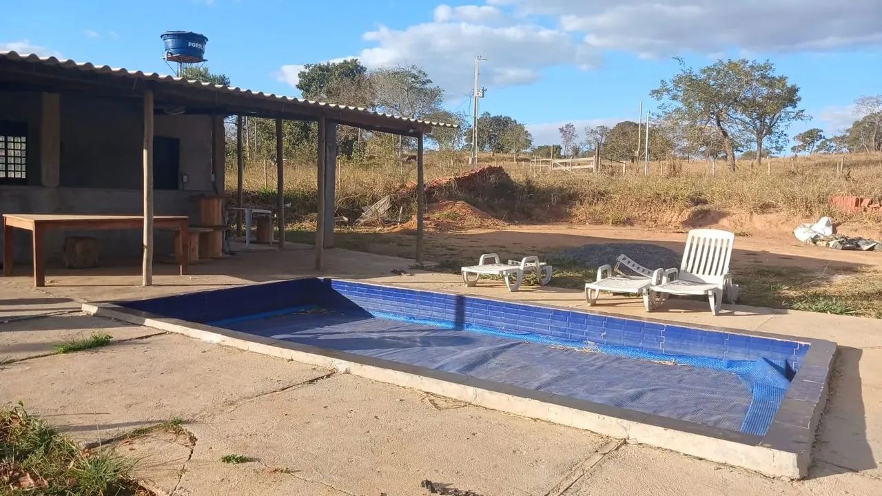 Chácara entre Senador Canedo e Caldazinha com quiosque piscina area de 9000 m²