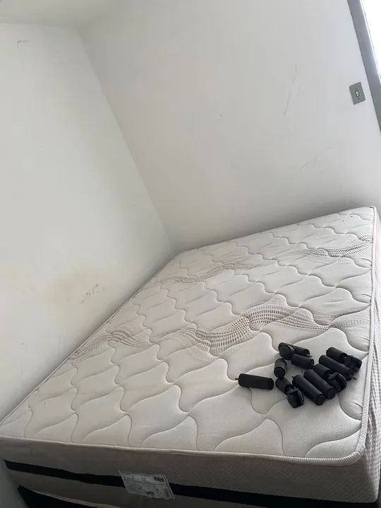 (Apenas 3 meses de uso) Cama + Colchão Molas ensacadas Queen - Foto 6