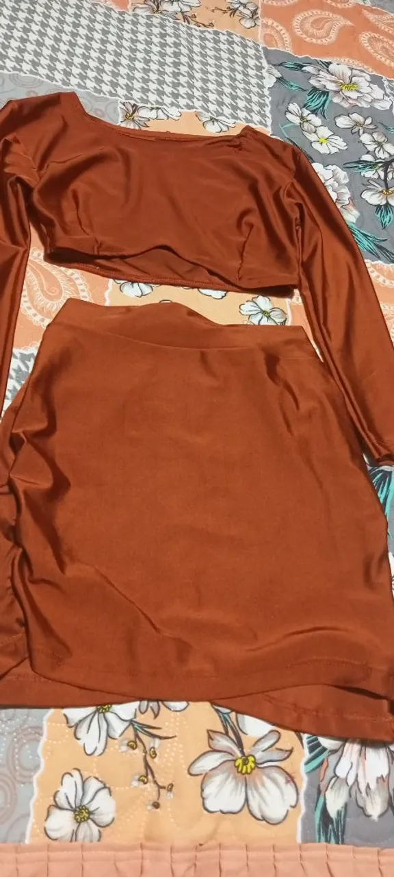 Conjunto de saia e top marrom