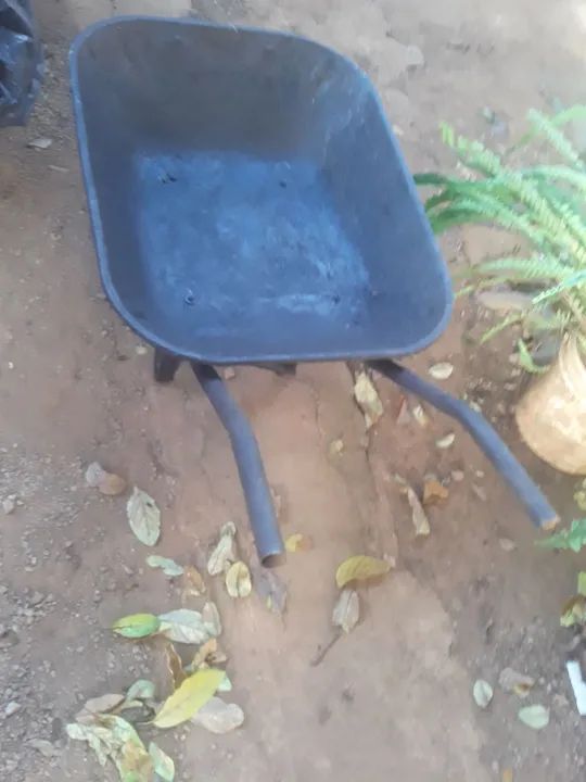 Carrinho de mão de ferro