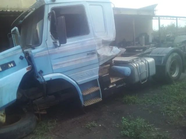 Vendo essa cabine de Scania 112, com algumas avarias e completa por dentro - Foto 12