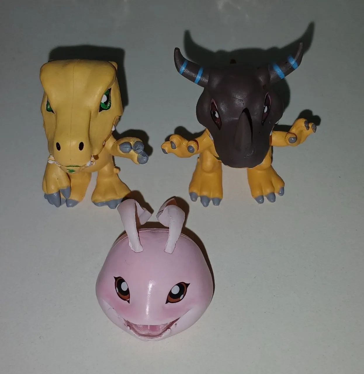 LOTE 3 BONECOS ACTION FIGURES MINIATURAS DIGIMON KOROMON AGUMON GREYMON