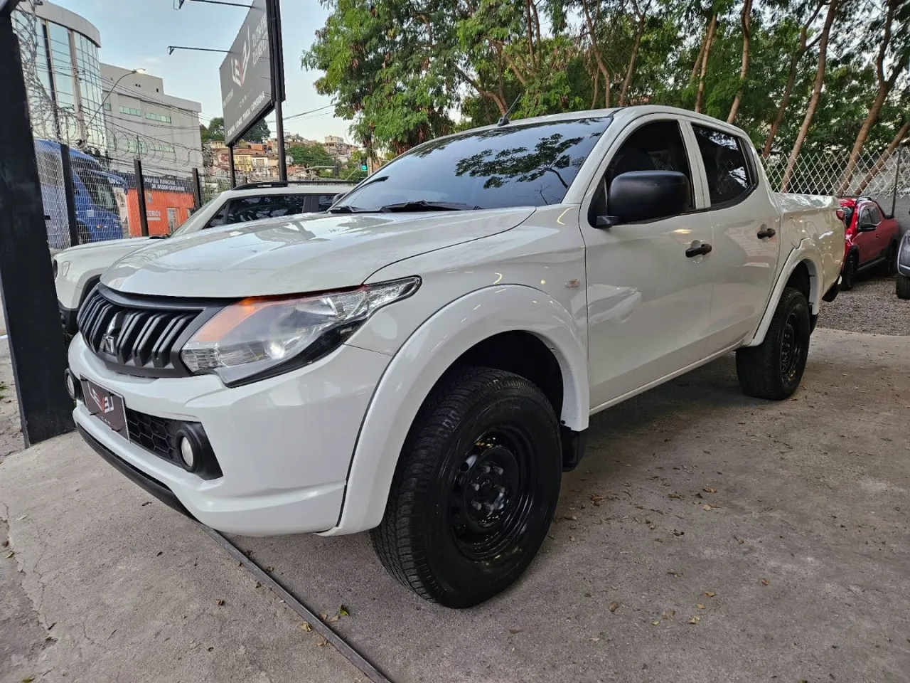 Mitsubishi L200 triton 2023 2.4 sport gl 4x4 mt 4p ar dh 4x4