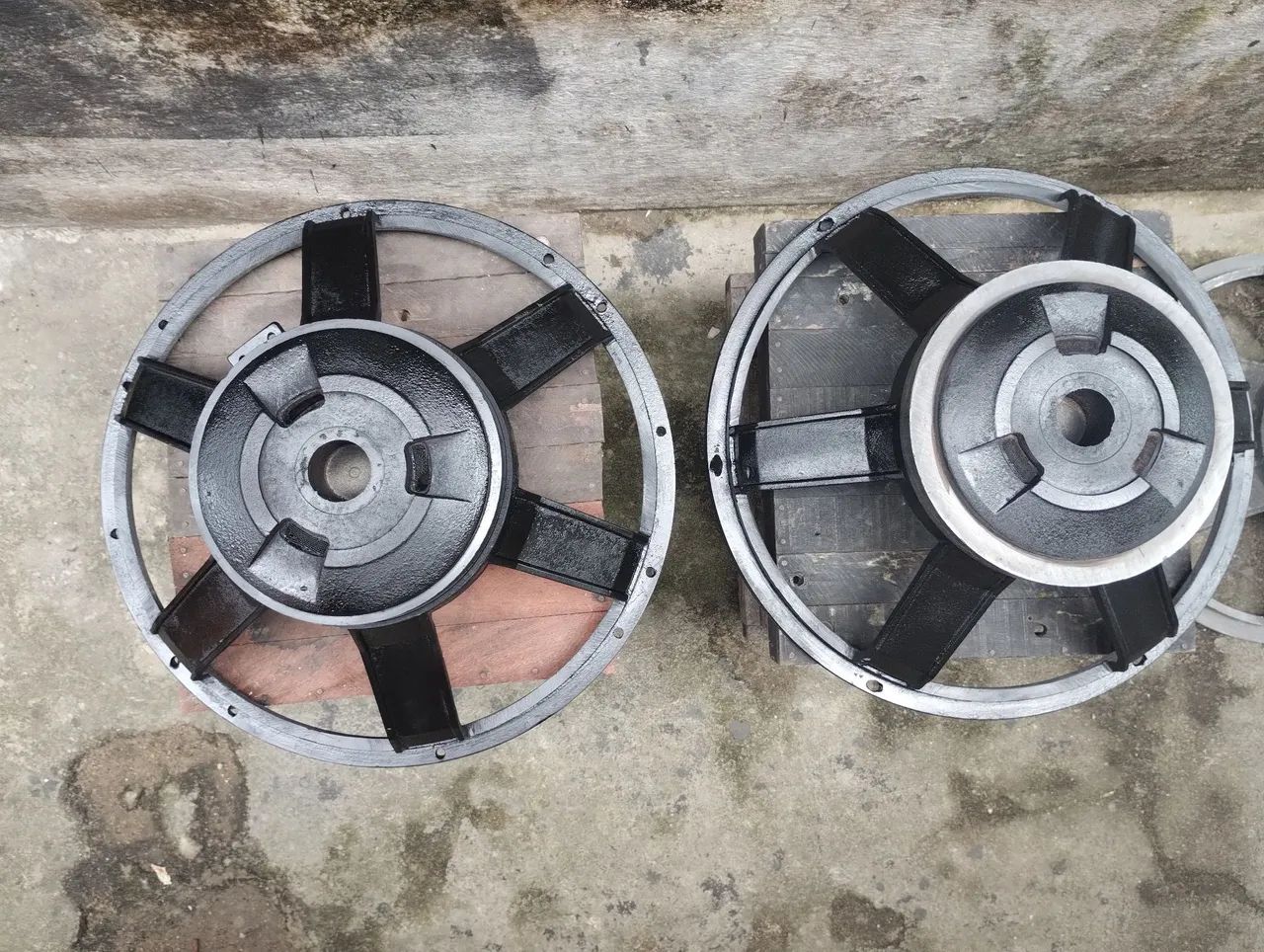 Estou vendendo quatro carcaça de alumínio alto falante 18 polegadas oversound 600w 