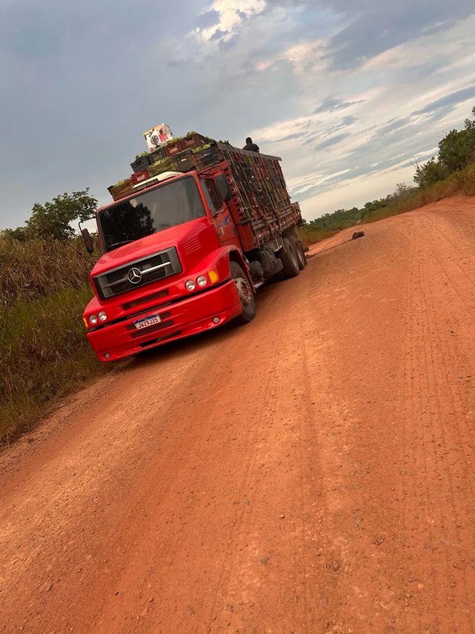 Caminhão Mercedes-Benz para carga