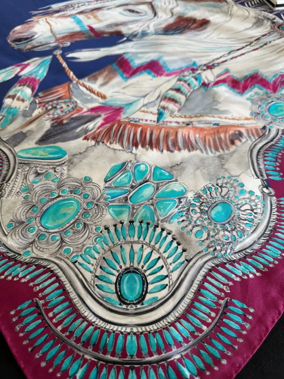 Lenço de seda com estampa de cavalo e detalhes Boho APACHE SCARF.ME - Foto 4