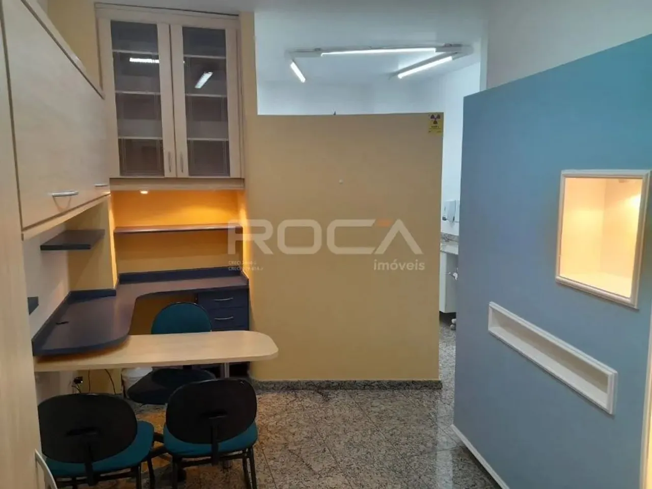 Sala comercial mobiliada à venda e locação no bairro Alto da Boa Vista, em Ribeirão Preto.