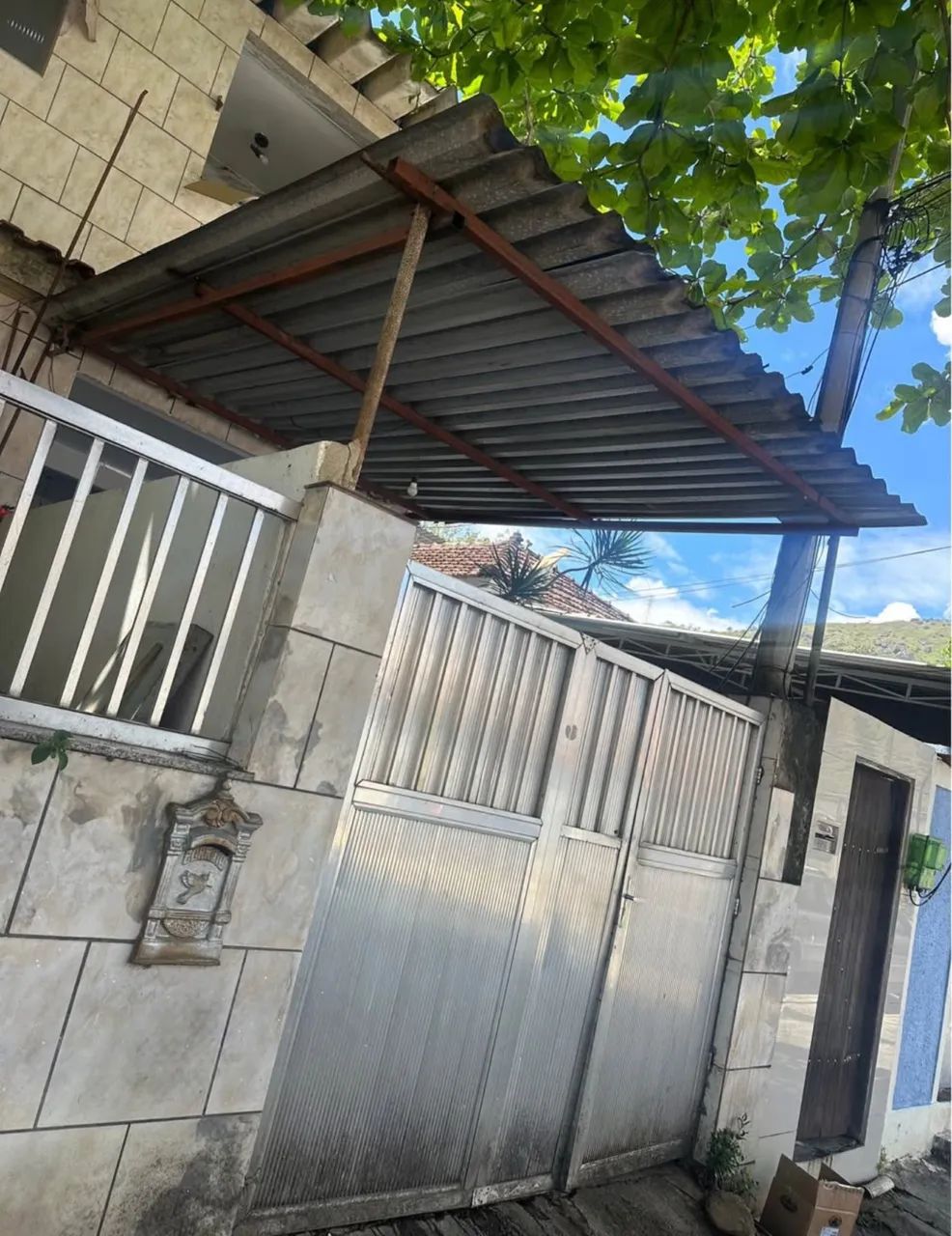 Selling complete roof urgently.64629163595393121