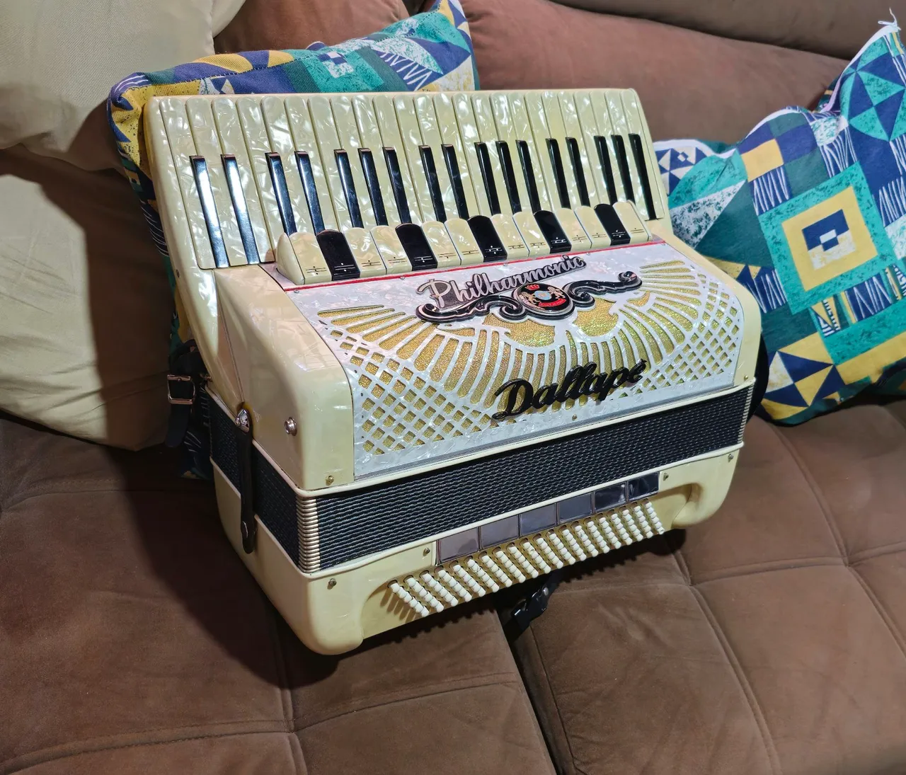 Sanfona Dallape Philharmonik com cassoto. GOLPISTAS NEM VEM..!