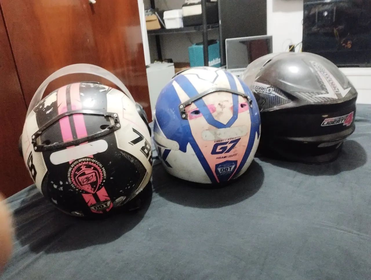 3 Capacetes. Venda ou troca por itens para venda em brechó. - Foto 2