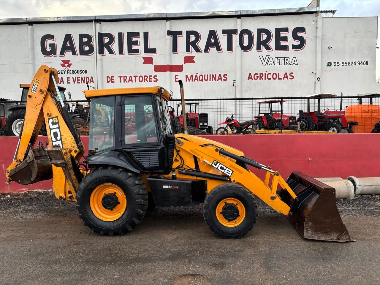 Retroescavadeira JCB