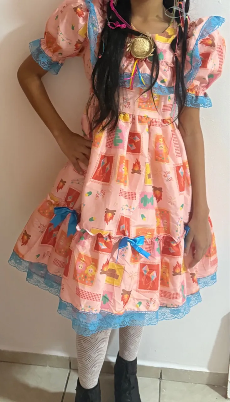 Vestido Junino Rosa com Detalhes em Azul