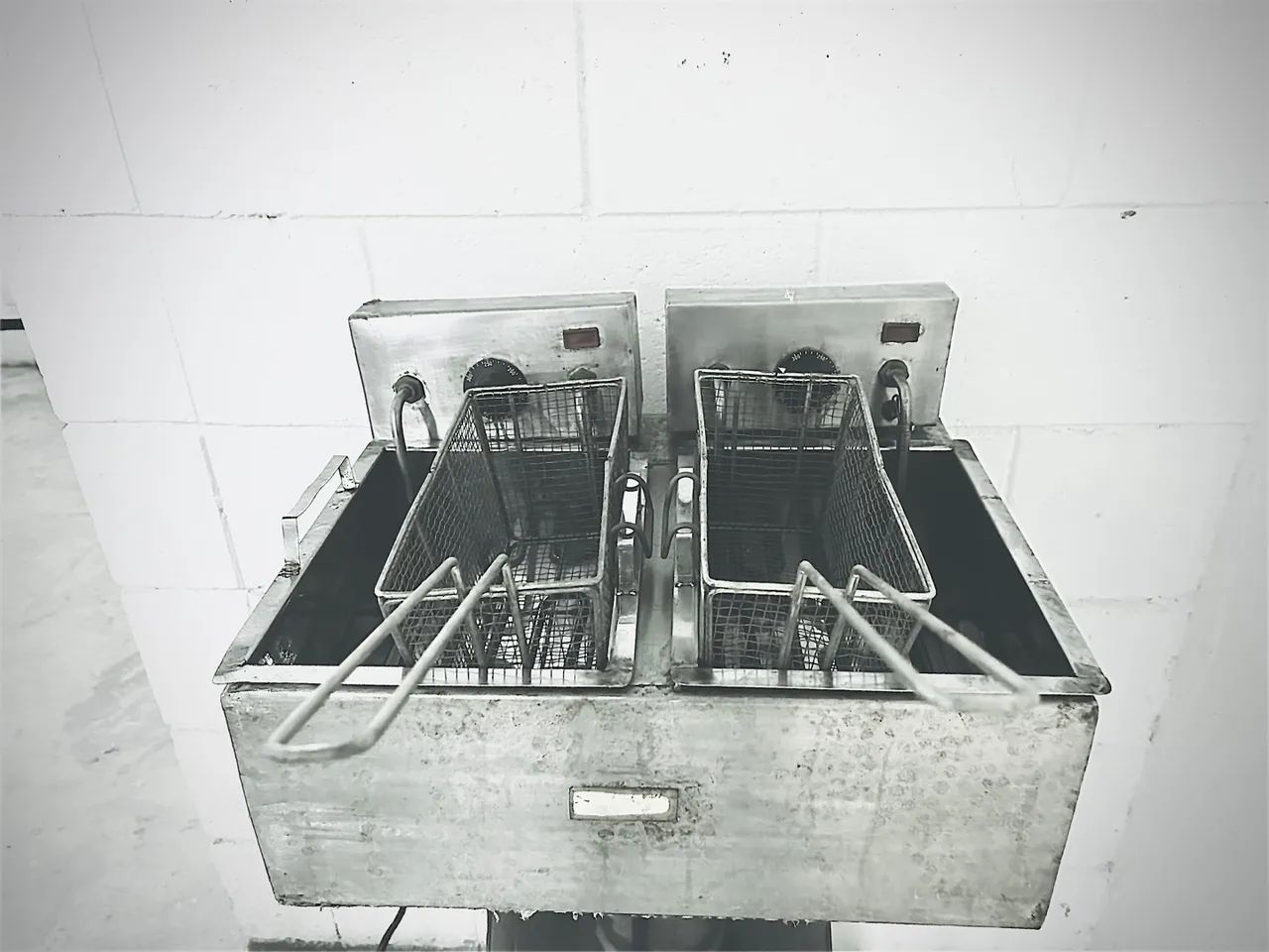 Fritadeira Elétrica Industrial SIRE , 2 cubas/2 resistências(Independentes)