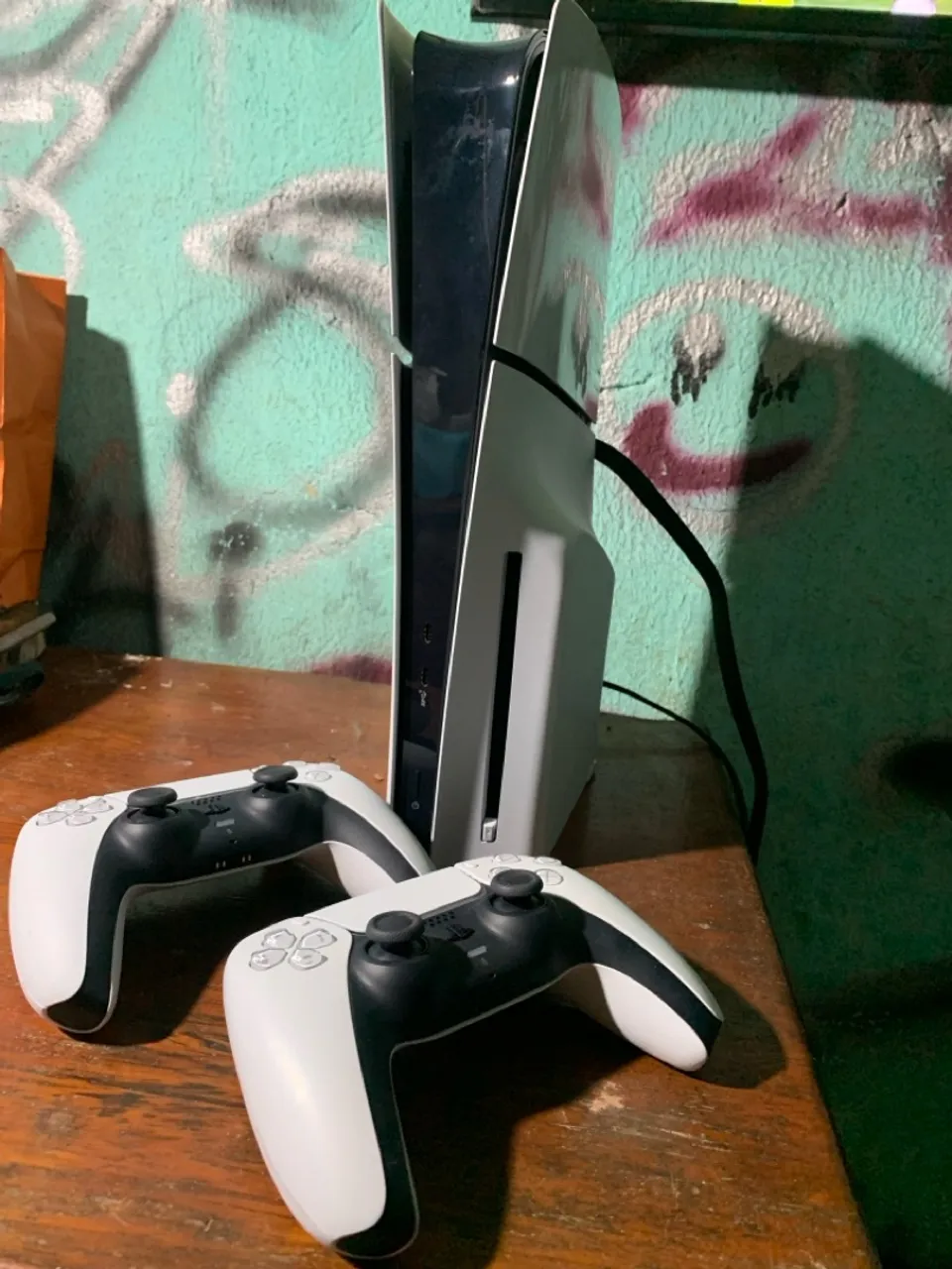 PlayStation 5 com 2 Controles - Impecável!