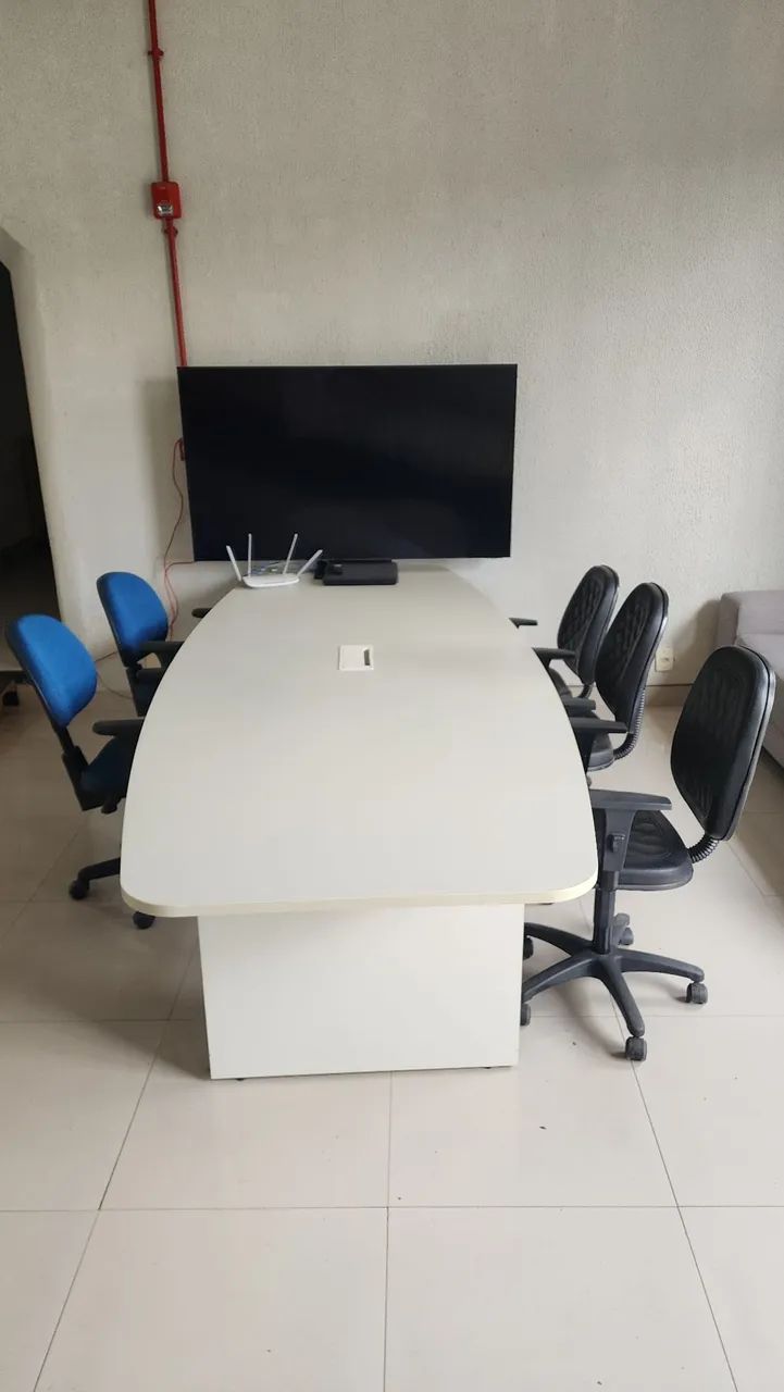 Vendo mesa de Reunião grande