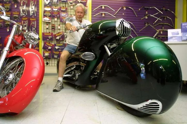 Jaqueta em couro espesso super opaco ARLEN NESS, novíssima, raridade, mais TRÊS BRINDES