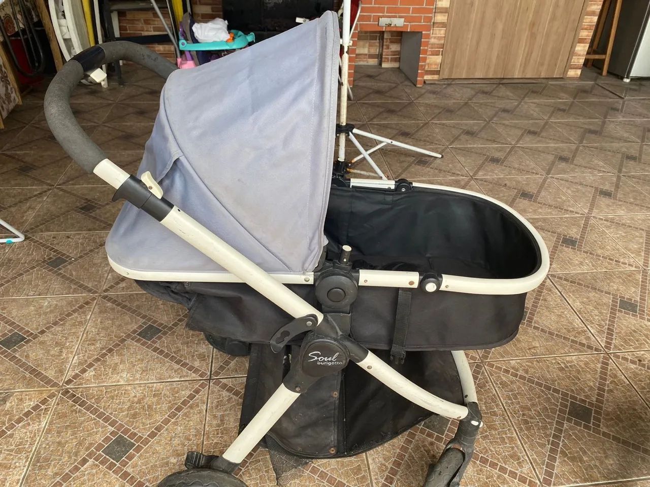 Carrinho de bebê com bebê conforto - Foto 4