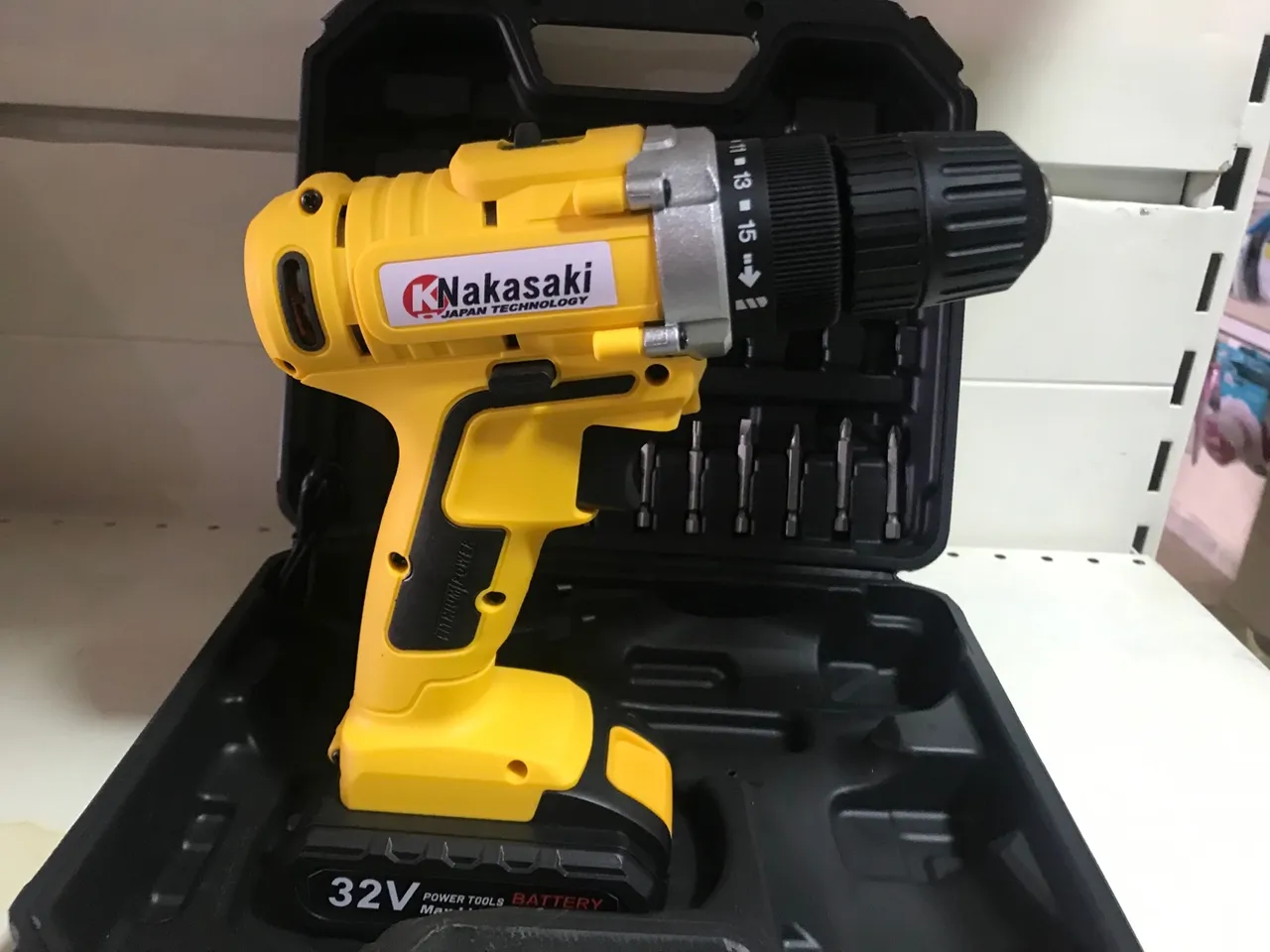 Parafusadeira e furadeira 32v