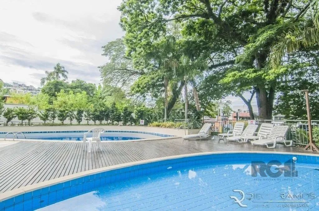 Apartamento com 2 dormitórios sendo 1 suíte, living 2 ambientes com sacada, banheiro socia - Foto 2