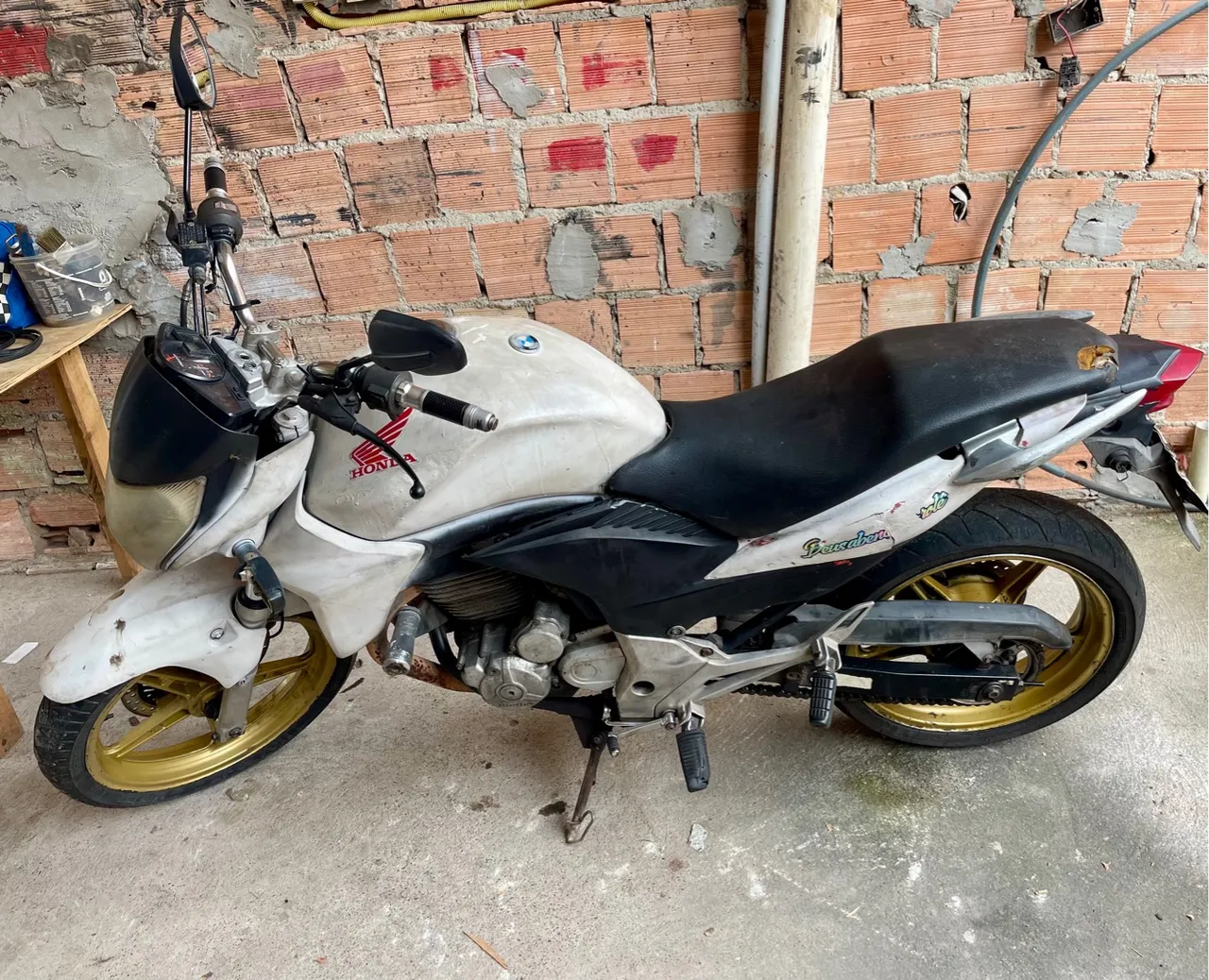 Cb 300 2015, moto está funcionando mas faltando uma revisão.