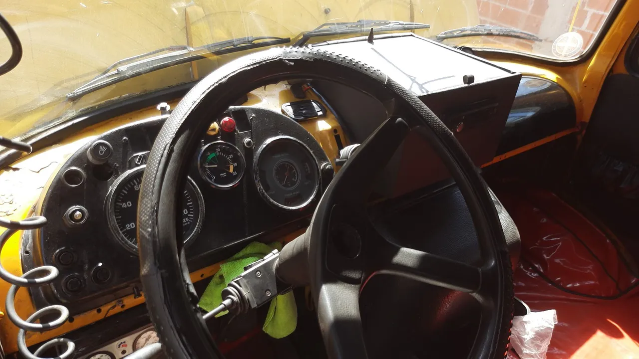 pego carro e um dinheiro no negócio
