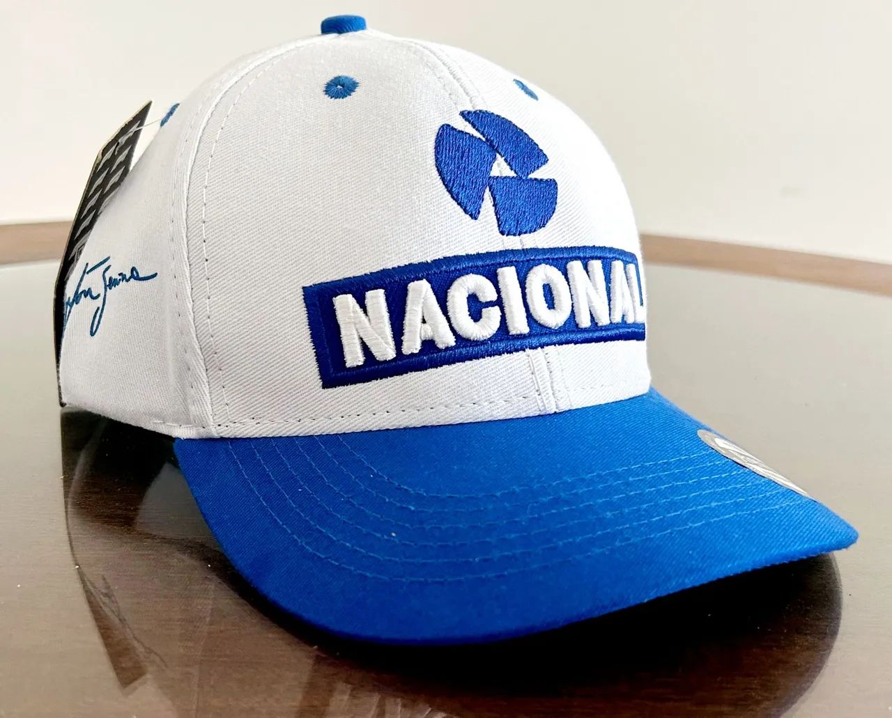 Boné do Senna.