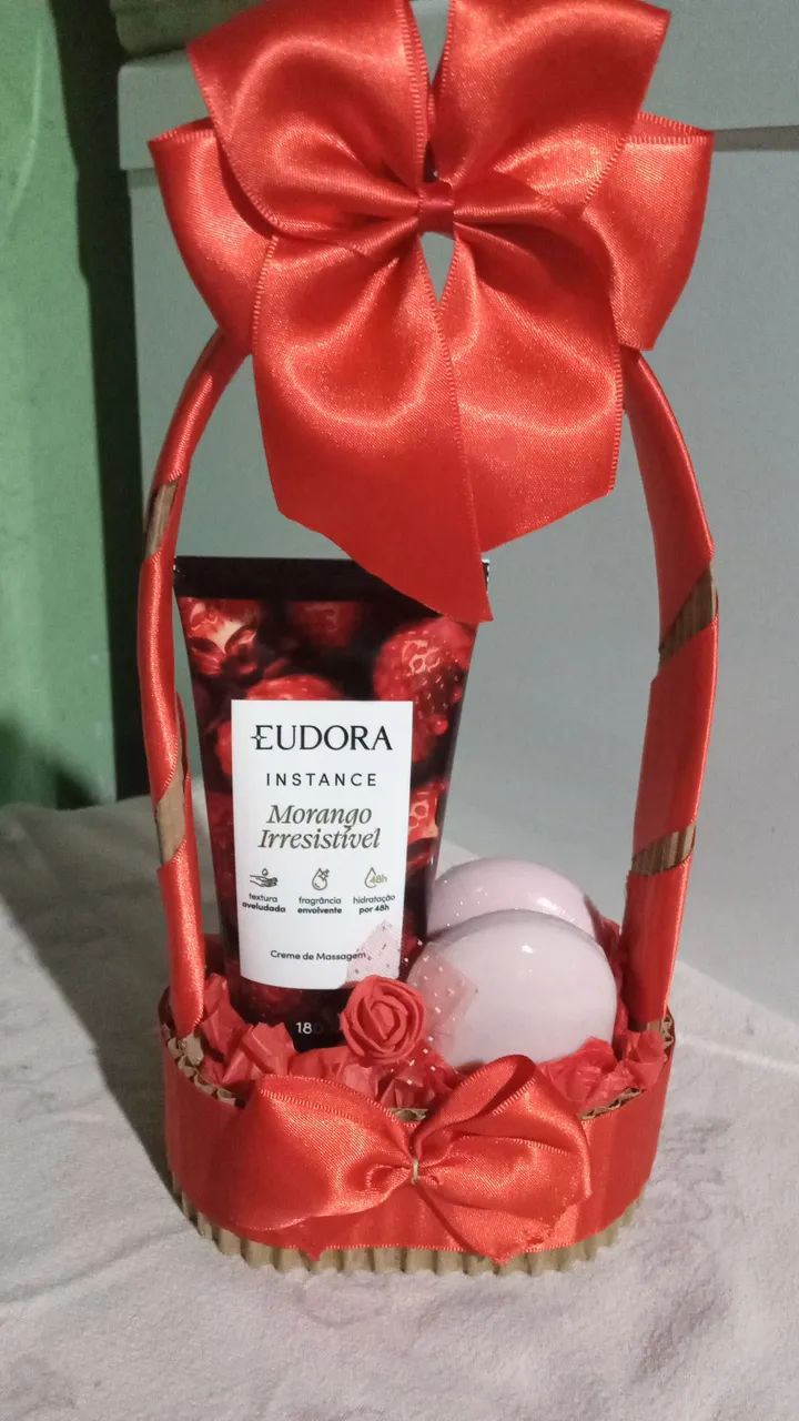 Cesta de presente Eudora Instance morango irresistível 