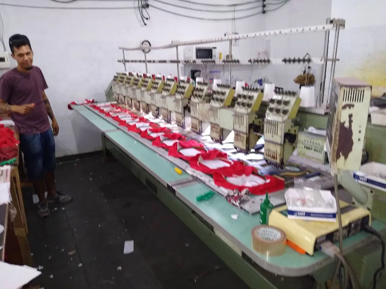 Máquina de Bordar Industrial - 12 Cabeças