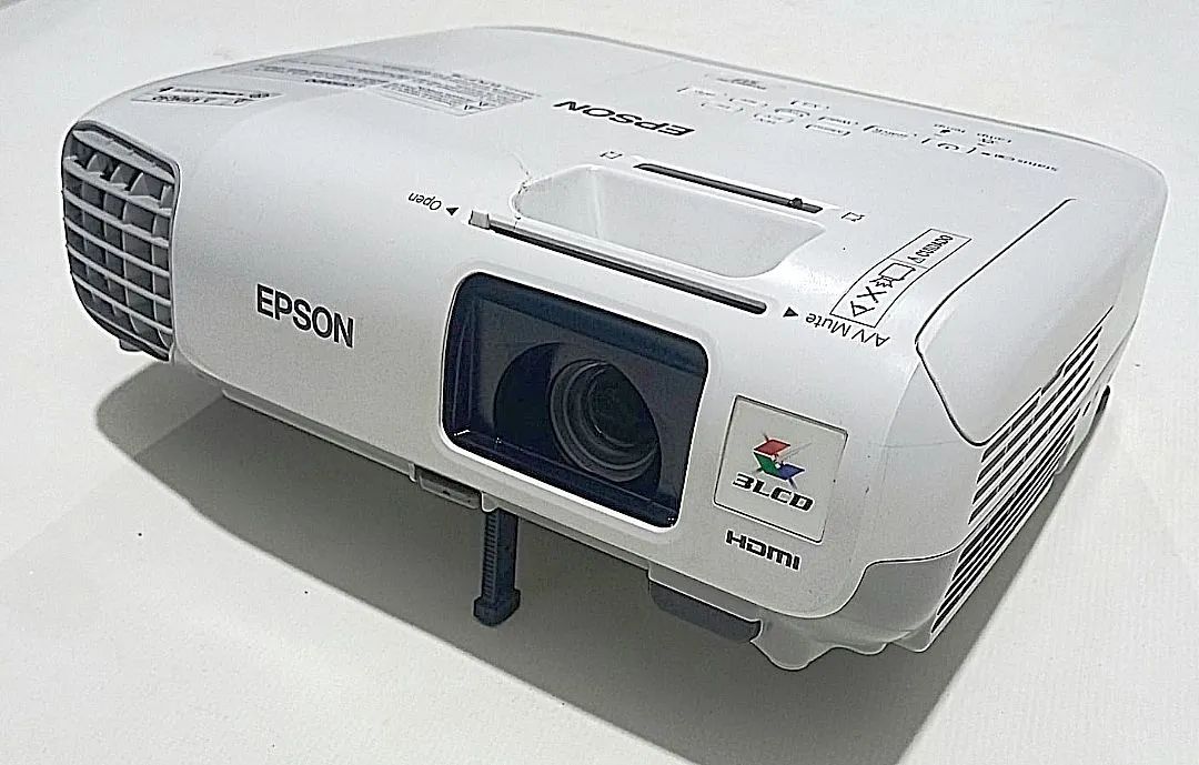 Projetor Epson S17 Brilho Forte Lâmpada Nova 200h de uso