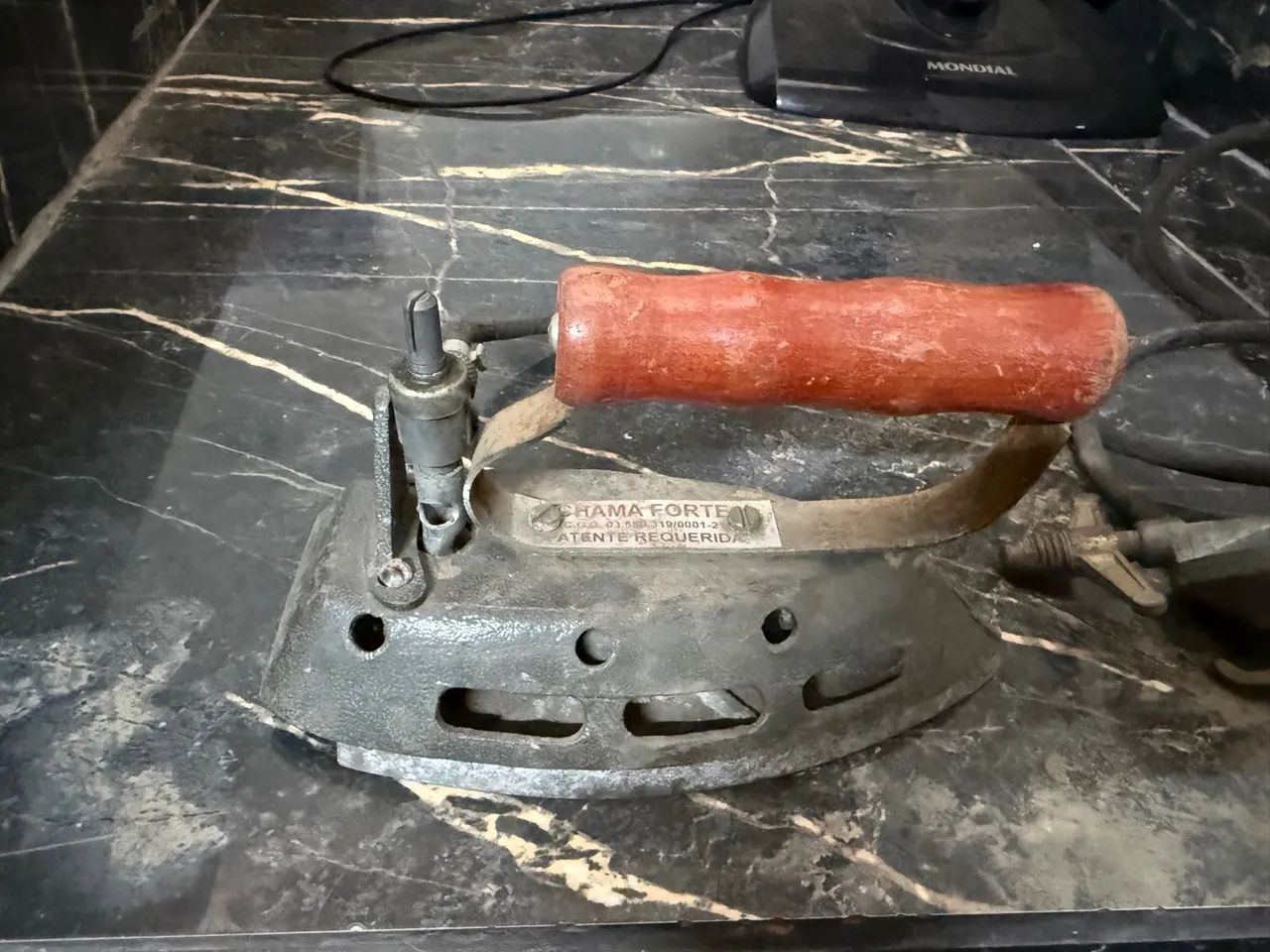 Ferro de Passar Chama Forte Antigo - Foto 3