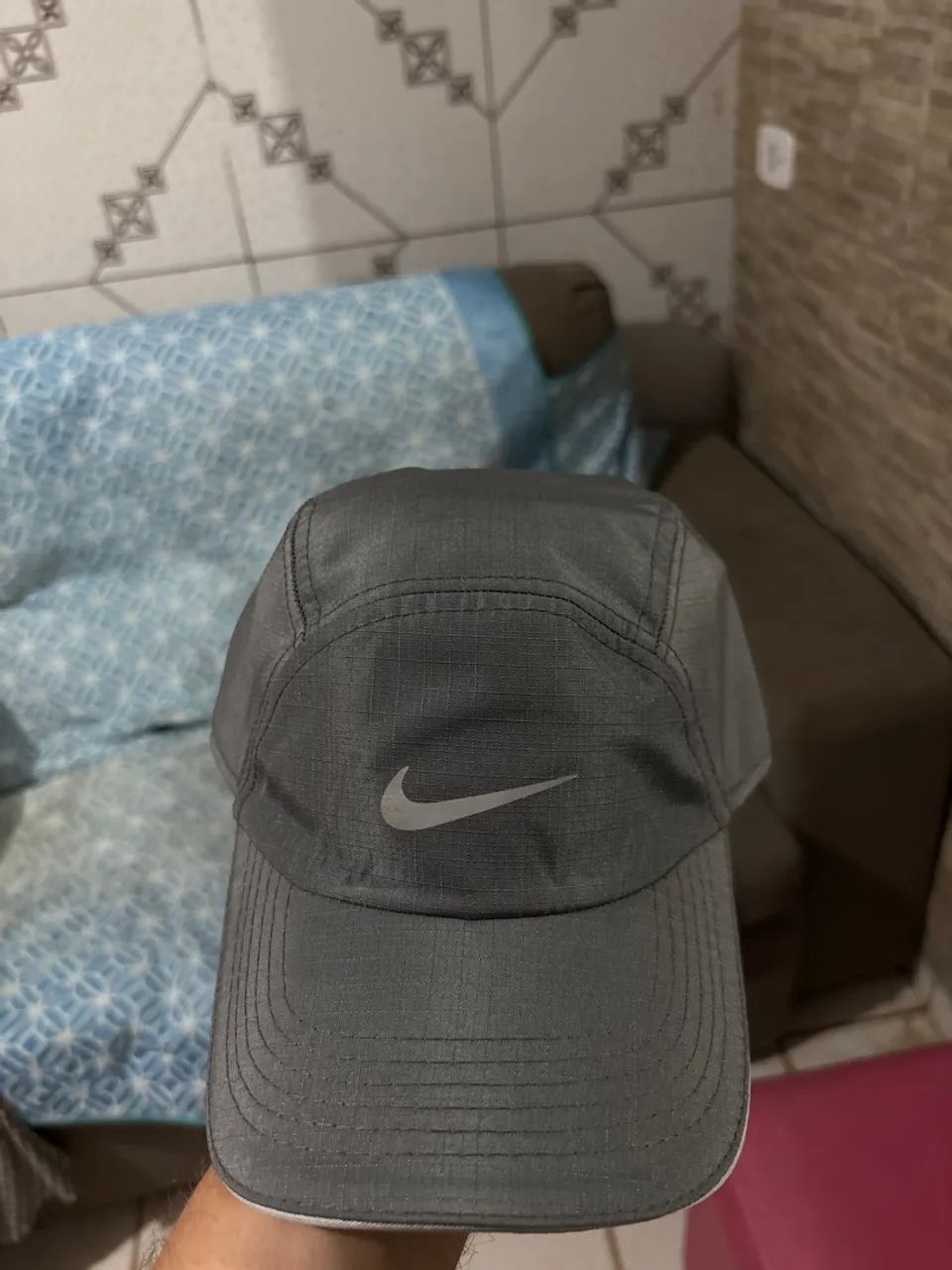 Boné Nike cor cinza 