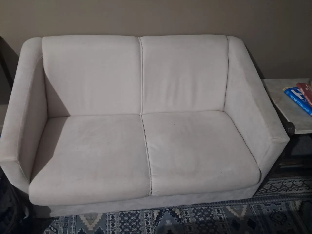 Vendo jogo de sofá de dois lugares e duas poltronas  - Foto 2