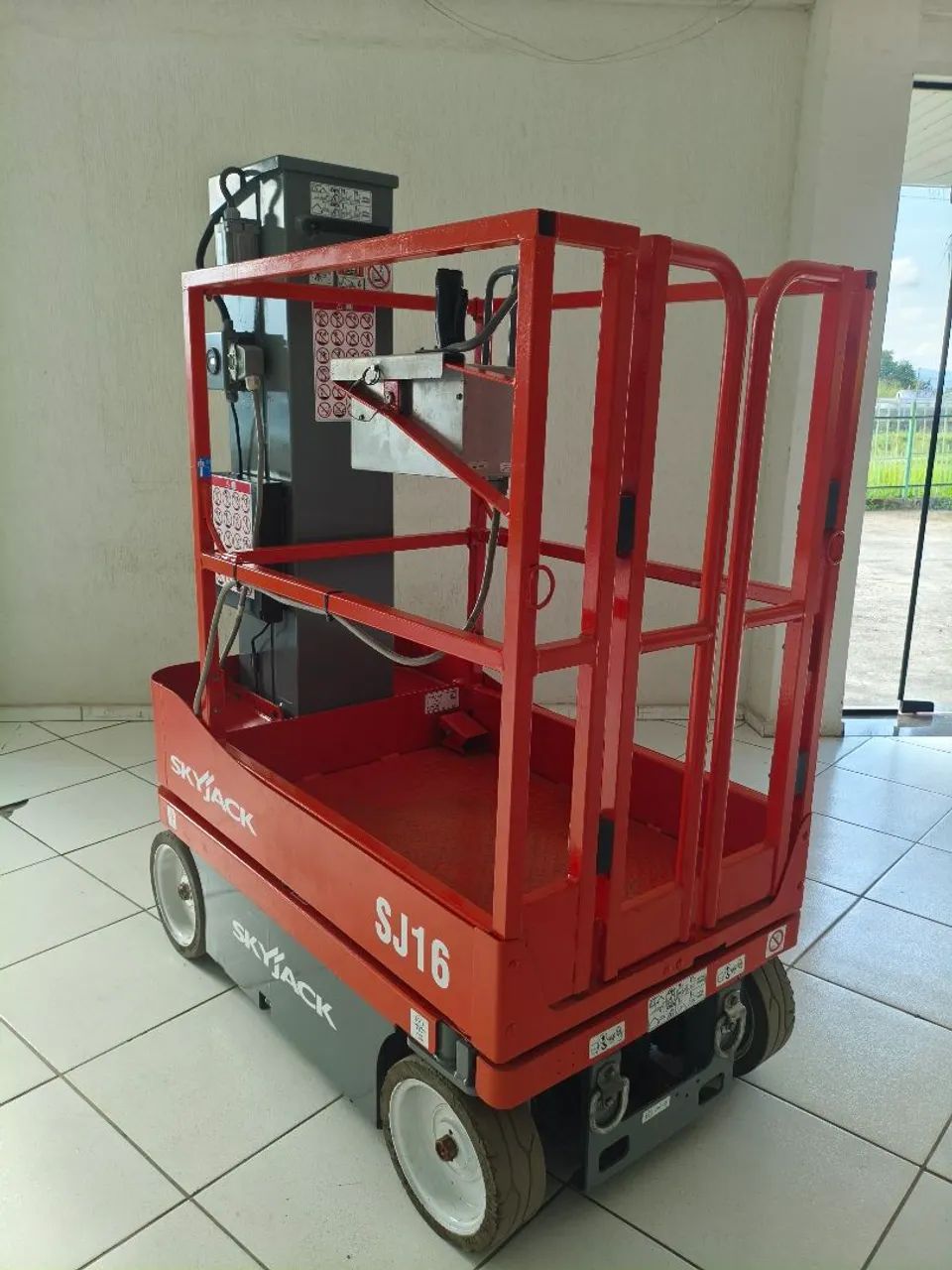 Plataforma elevatória Skyjack SJ 16  - Foto 5