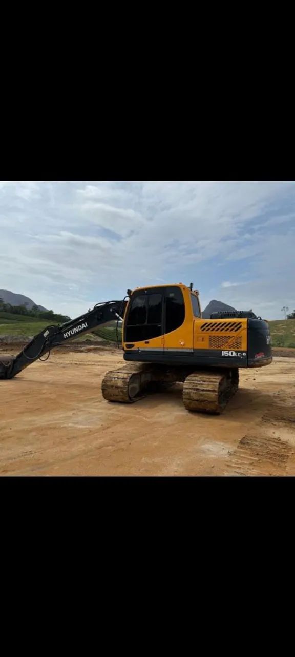Escavadeira hyundai 15  ton 2022