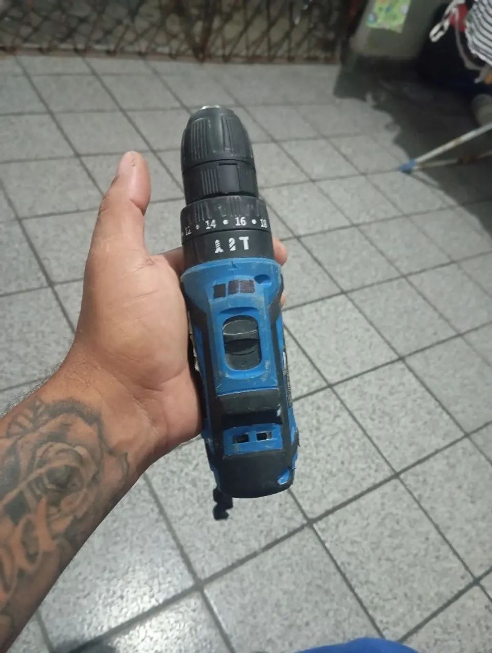 Parafusadeira profissional Max pro 12v  - Foto 3