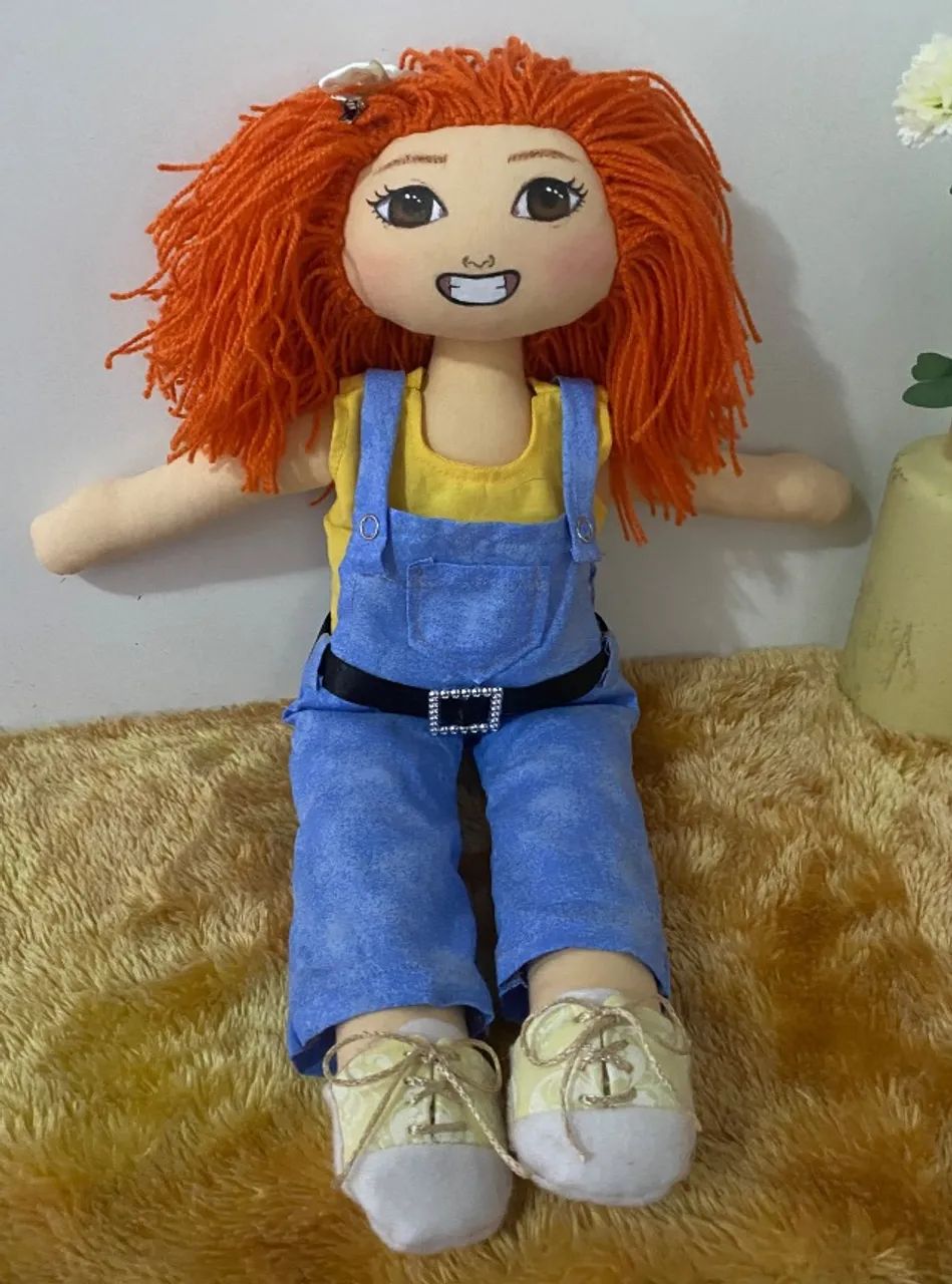 Boneca de pano artesanal 